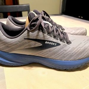 BROOKS Mens Launch 7,   Grey Mesh Trail Running Shoes Size 12 1/2.